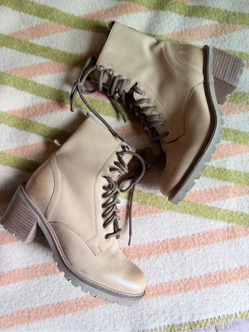 Seychelles Women's Lace-Up leather Ankle Boots in Beige